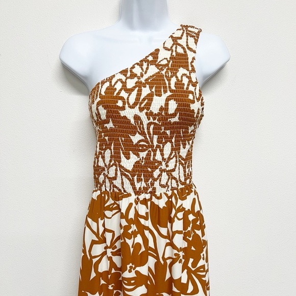 Sugar Lips Womens Marida Caramel Floral Smocked One Shoulder Lys Maxi Dress - Picture 3 of 7